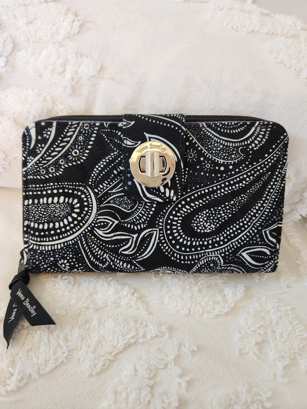 Vera Bradley Black and White Paisley Turn-Lock Wallet 3 Compartment - Picture 1 of 10